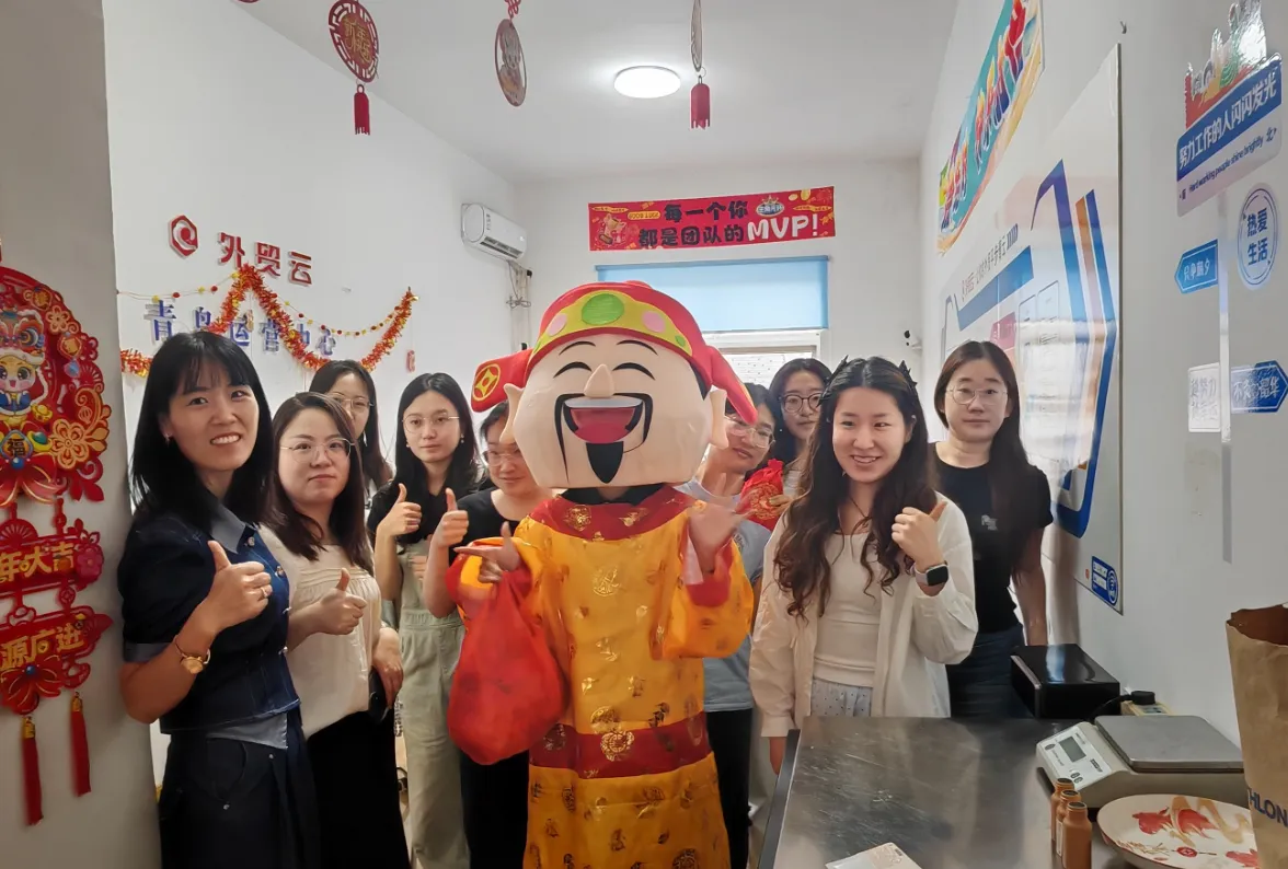 Zemeiji merayakan festival Dewa Kekayaan