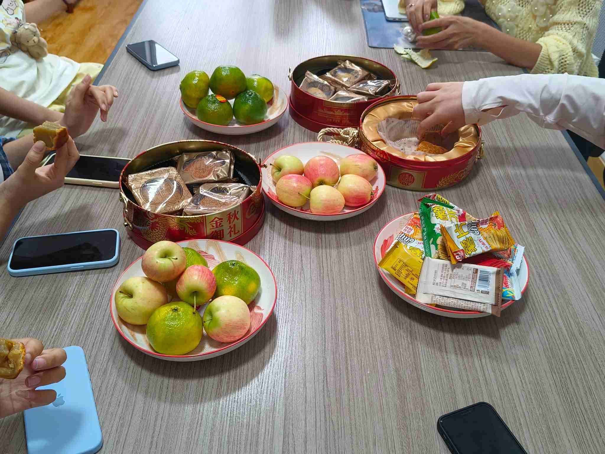 Zemeijia Mengadakan Teh Sore Hangat