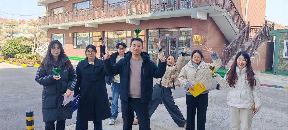 Aktivitas Menendang Shuttlecock Zemeijia Semarak.