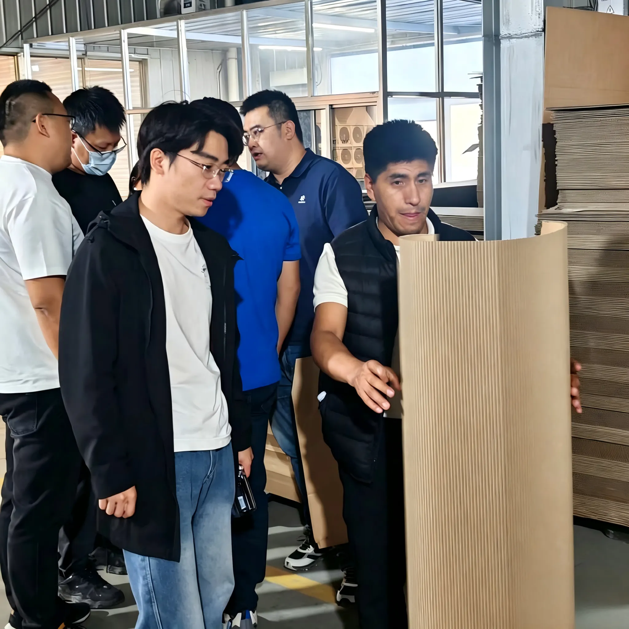 ZMJ Packaging Menyambut Klien Peru untuk Inspeksi Pabrik Di Lokasi dan Finalisasi Pesanan